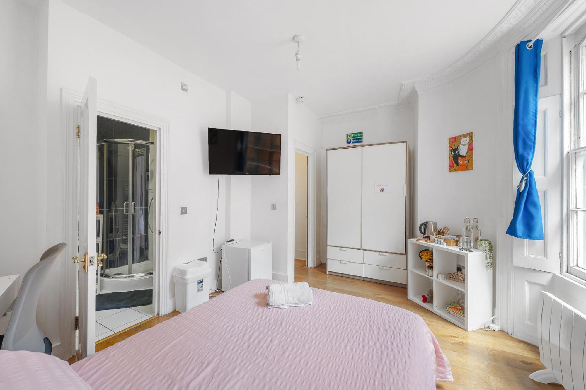 Lovely Bedroom With Private Bathroom Londres